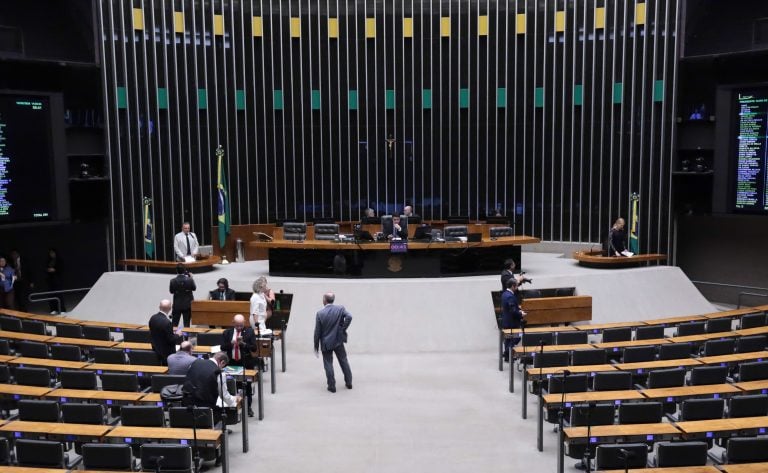 Sessão deliberativa no Plenário da Câmara
