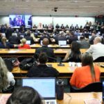 Fim da escala 6×1 avança na comissão especial da Câmara