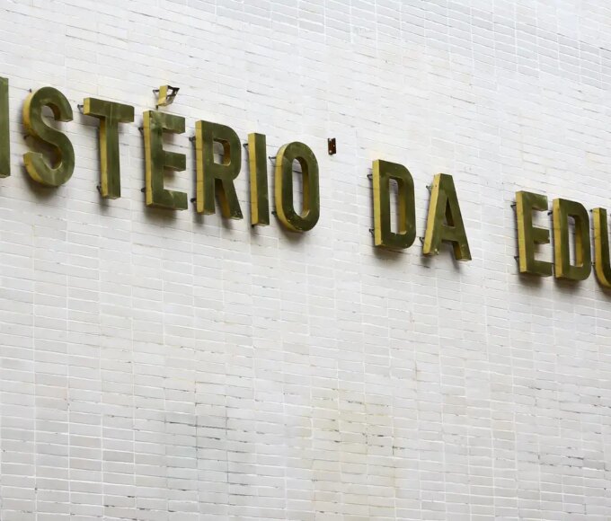 Formação de professores a distância mostra desempenho 53,1% inferior