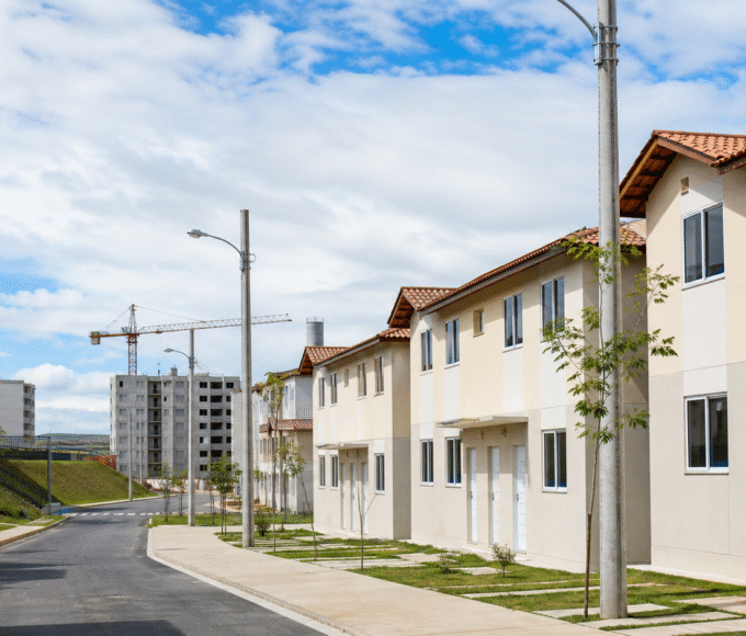 Lula diz que déficit habitacional estaria resolvido se presidentes tivessem feito “1/3” do que PT fez