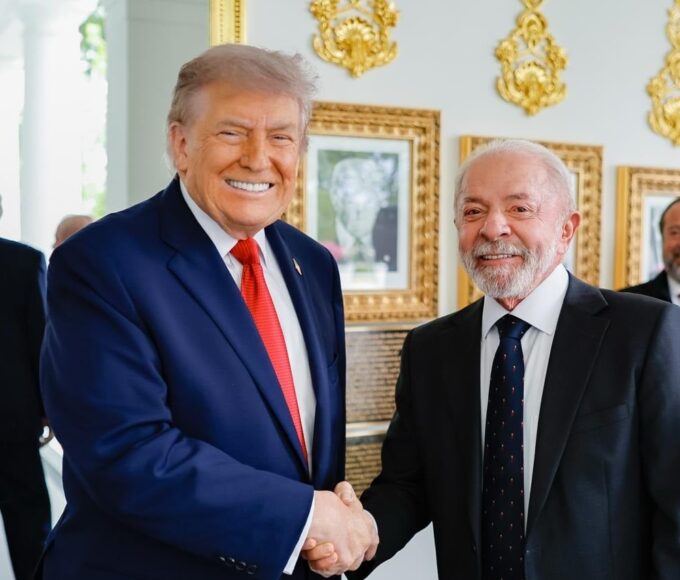 Trump e Lula postam foto sorrindo em encontro na Casa Branca