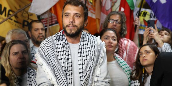 Thiago Ávila, preso por Israel, foi solto e está a caminho do Cairo