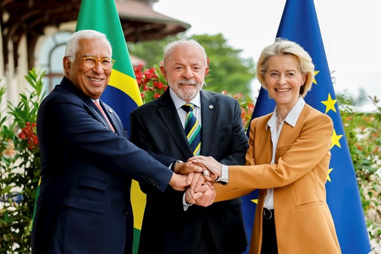 presidente Luiz Inácio Lula da Silva encontrou-se hoje, 16 de junho, em Évian, na França, à margem da reunião do G7, com a presidente da Comissão Europeia, Ursula von der Leyen, e com o presidente do Conselho Europeu, António Costa