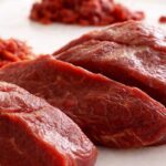 pedaços de carne bovina