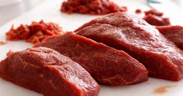pedaços de carne bovina
