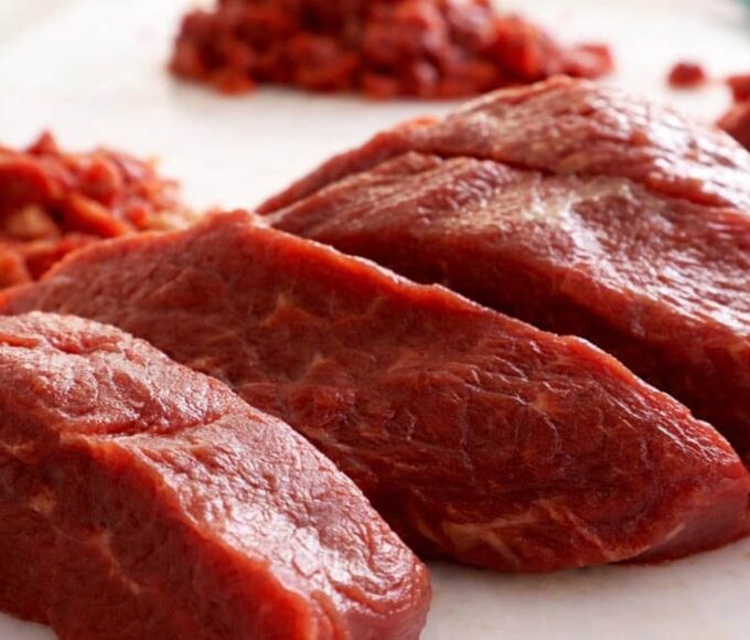 pedaços de carne bovina