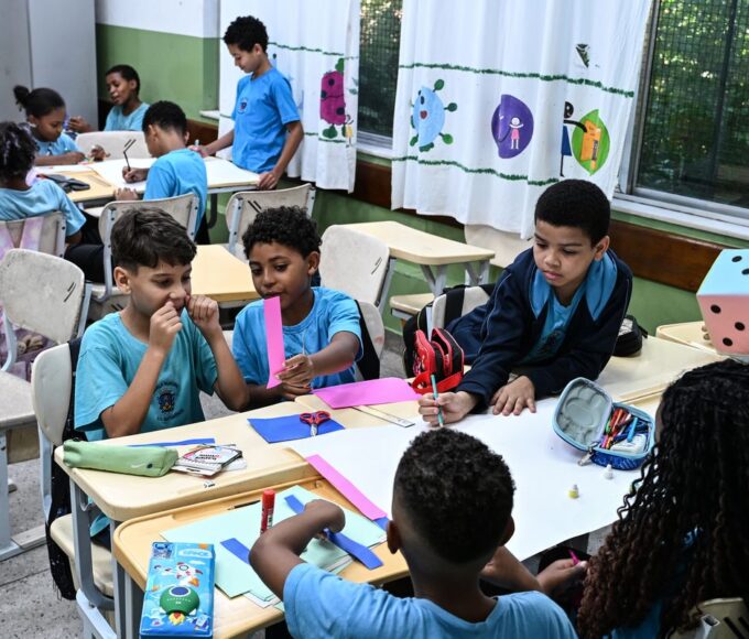 Governo fixa em R$ 5,1 mil novo piso nacional do magistério