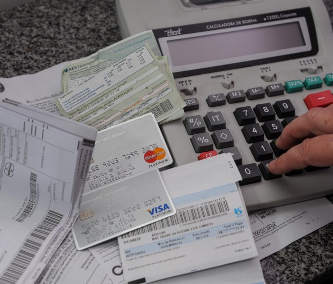 calculando impostos e dívidas