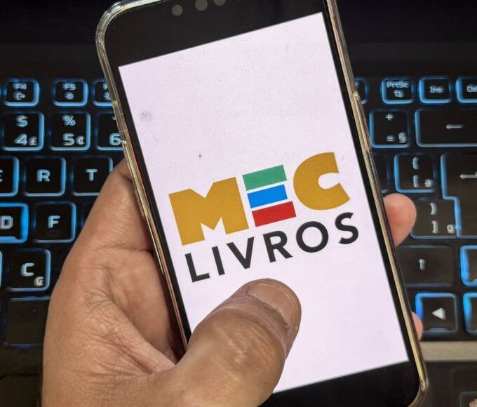 MEC Livros oferece mais 7,8 mil obras em inglês e espanhol