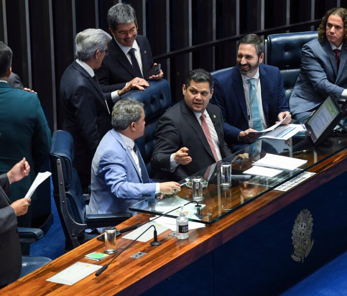Plenário do Senado, segunda-feira 1 de abril de 2025