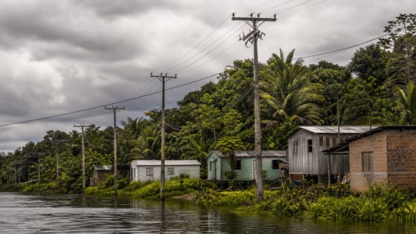 Ausência da Âmbar Energia domina debate na Câmara sobre apagões no Amazonas