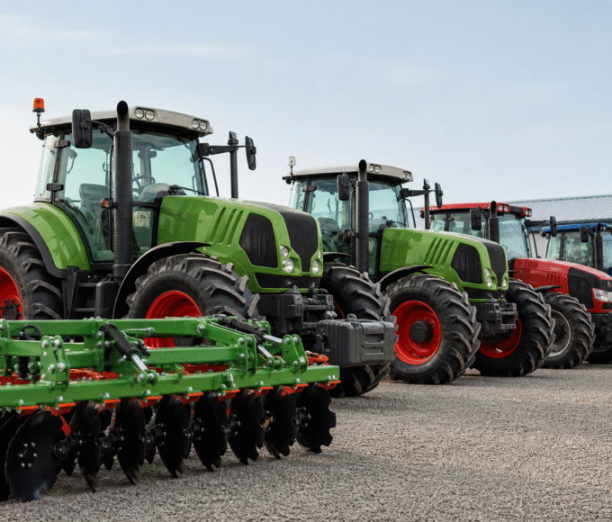Estado entrega máquinas e equipamentos agrícolas a municípios nesta quinta-feira