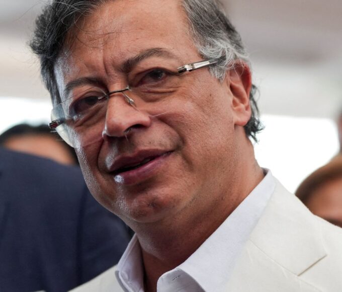 Na Colômbia, Petro proíbe posse de novo presidente em base militar