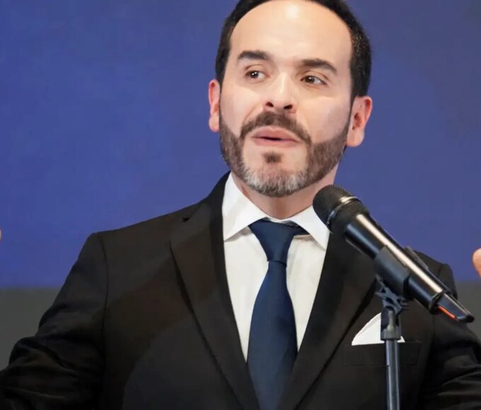 Presidente eleito da Colômbia acusa atual de impedir transferência