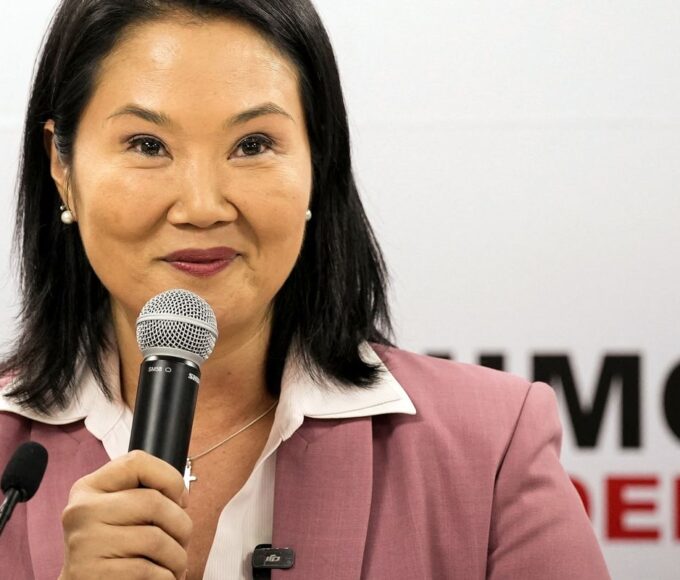 Roberto Sánchez reconhece derrota para Keiko Fujimori, no Peru