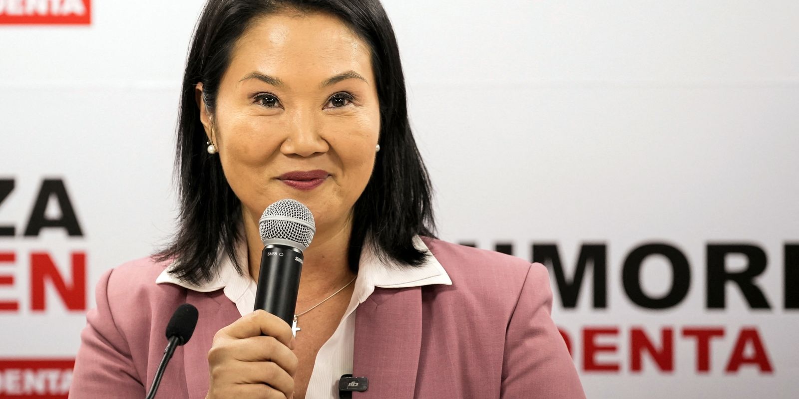 Roberto Sánchez reconhece derrota para Keiko Fujimori, no Peru