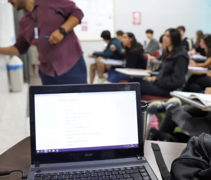 Docentes usam inteligência artificial para inovar e engajar alunos