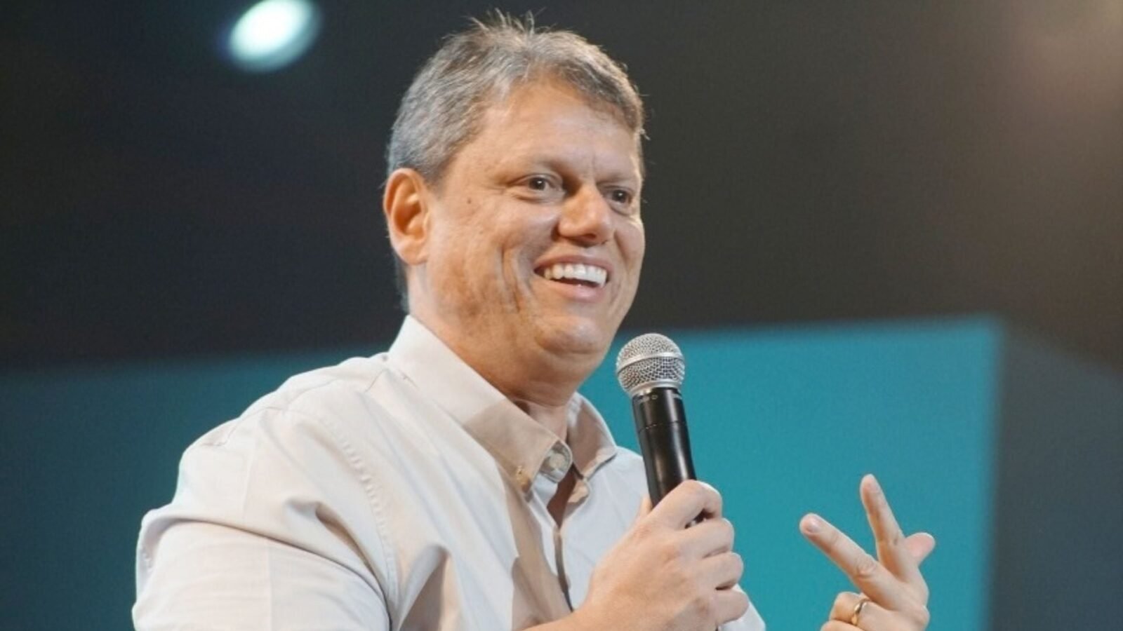 Tarcísio de Freitas é reeleito governador de São Paulo no 1º turno